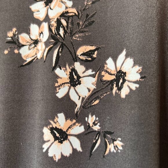 Torrid Tank Womens Size 1 Studio Knit High Neck Keyhole Back Floral Lightweight - Picture 9 of 15